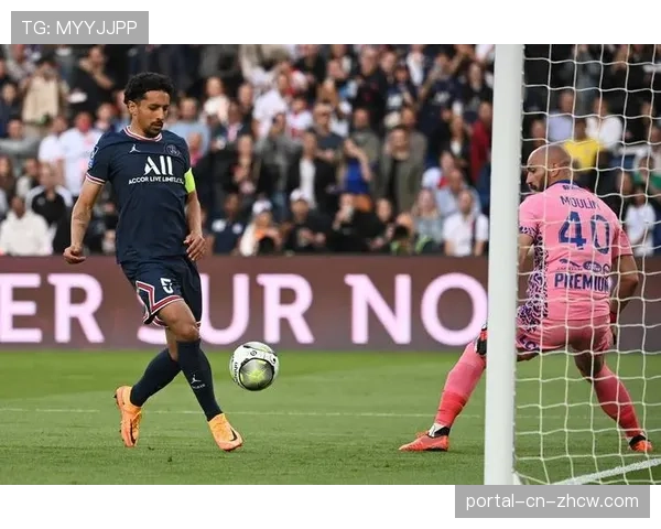 致敬传奇，特鲁瓦主场赛前为前法国国脚佩特雷蒂举行纪念仪式