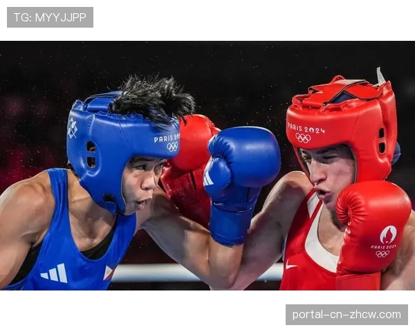 维尔德vs切索拉第三回合激烈对攻,现场观众起立欢呼 维尔德vs切索拉第三回合激烈对攻,现场观众起立欢呼